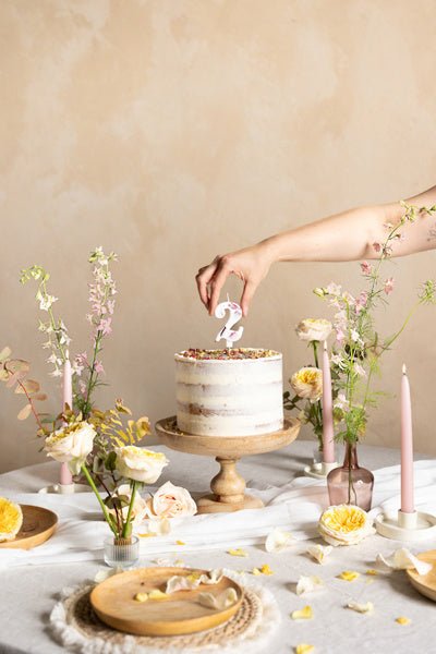 2 Jaar Kaars Bloemblaadjes 8cm van Partydeco koop je bij Partywinkel