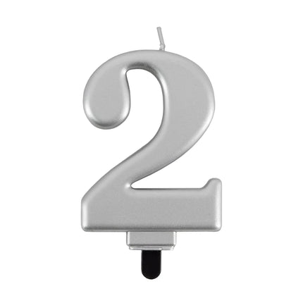 2 Jaar Kaars Zilver Metellic 7cm van VDV Benefit koop je bij Partywinkel