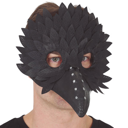 Halloween-maske med sorte fuglefjer