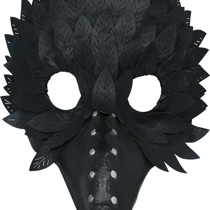 Halloween-maske med sorte fuglefjer