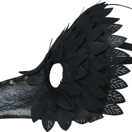 Halloween-maske med sorte fuglefjer