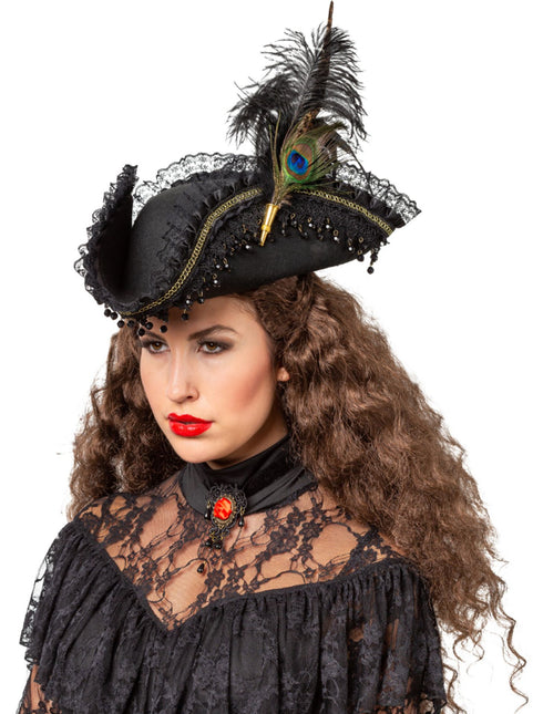 Pirathat med påfuglefjer