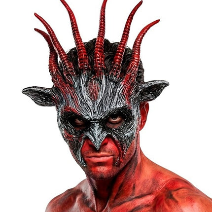 MASKE: HELS BEEST