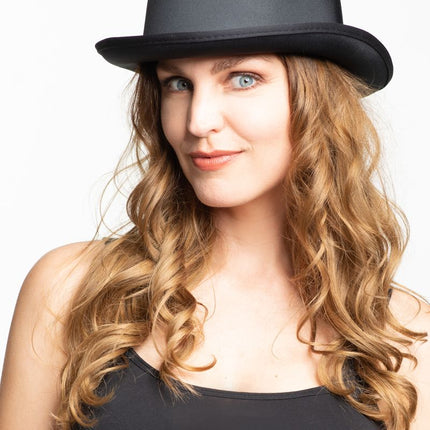 Bowlerhat sort satin