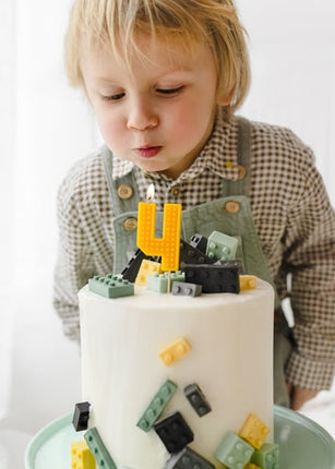 4 Jaar Kaars Geel 6cm van Partydeco koop je bij Partywinkel