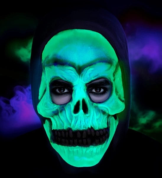 Halloween-kraniamaske med hætte, der lyser i mørket
