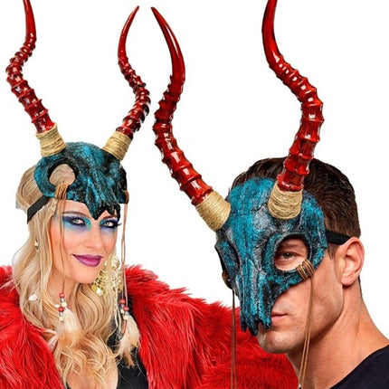 MASKE: SHAMAN-TYRESKALLE MED HORN OG FJER