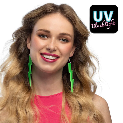 Et par øreringe i neon-grøn med UV-effekt