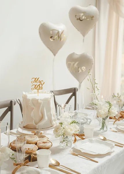 Acryl taarttopper MR & MRS, goudkleurig, 16,5 cm van Partydeco koop je bij Partywinkel