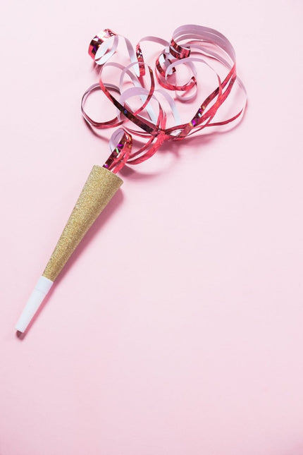 Feesttoeters Goud 19cm 4st van Folat koop je bij Partywinkel