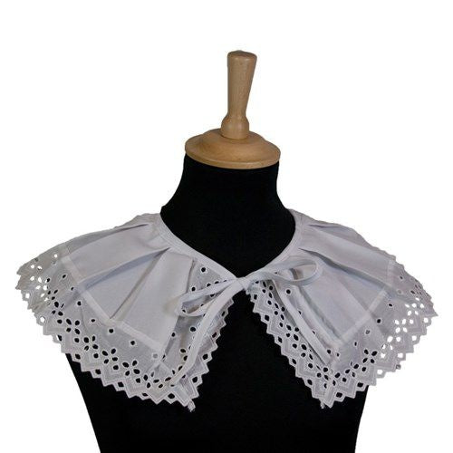 Petes krave med hvidt broderi