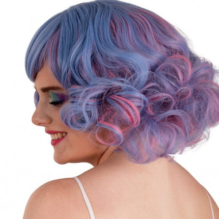 Paryk Arlene kort med krøller pastelblå og pink