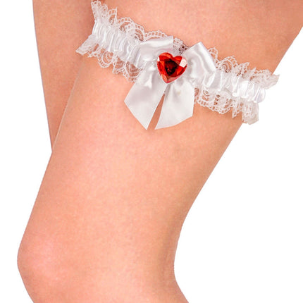 Hvide strømpebånd med rødt diamanthjerte