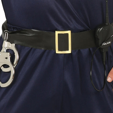 Politimand i nabolaget kostume mænd