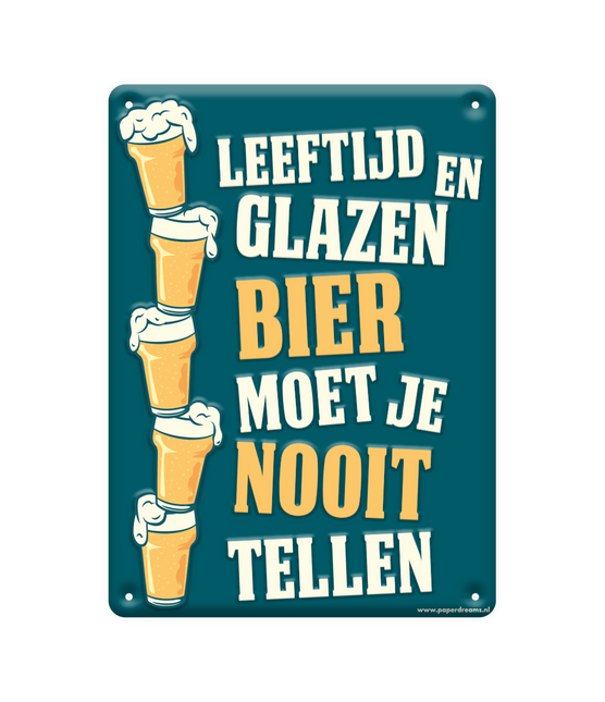 Metalen Bord Leeftjd En Glazen Bier