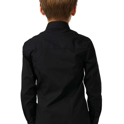 Dreng i sort skjorte <tc>OppoSuits</tc>