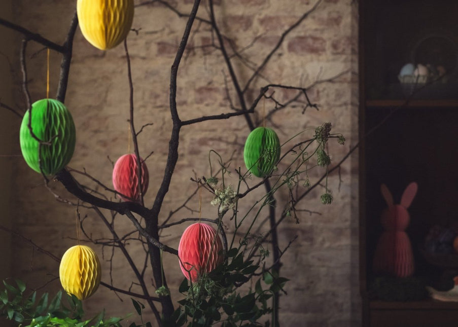 Gele Honeycomb Paasei 12cm van Partydeco koop je bij Partywinkel