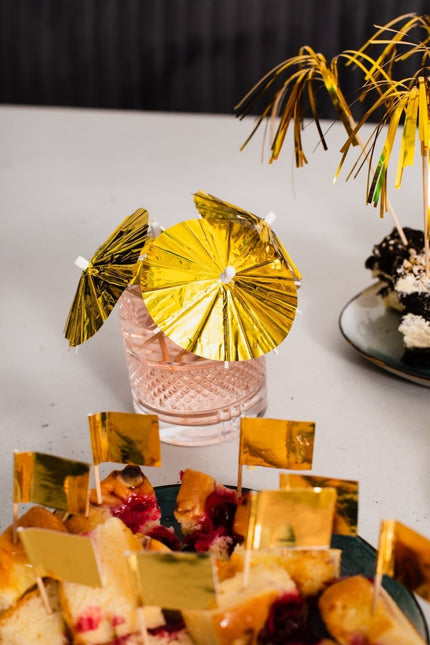 Gouden Cocktailprikkers Parasol 10cm 10st van WeFiesta koop je bij Partywinkel