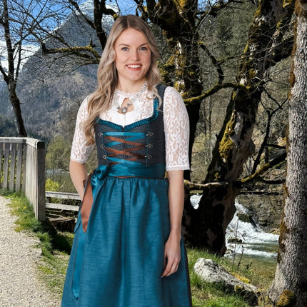 Grijze Dirndl Jurk Oktoberfest Dames 2 delig van Haus Huberts koop je bij Partywinkel