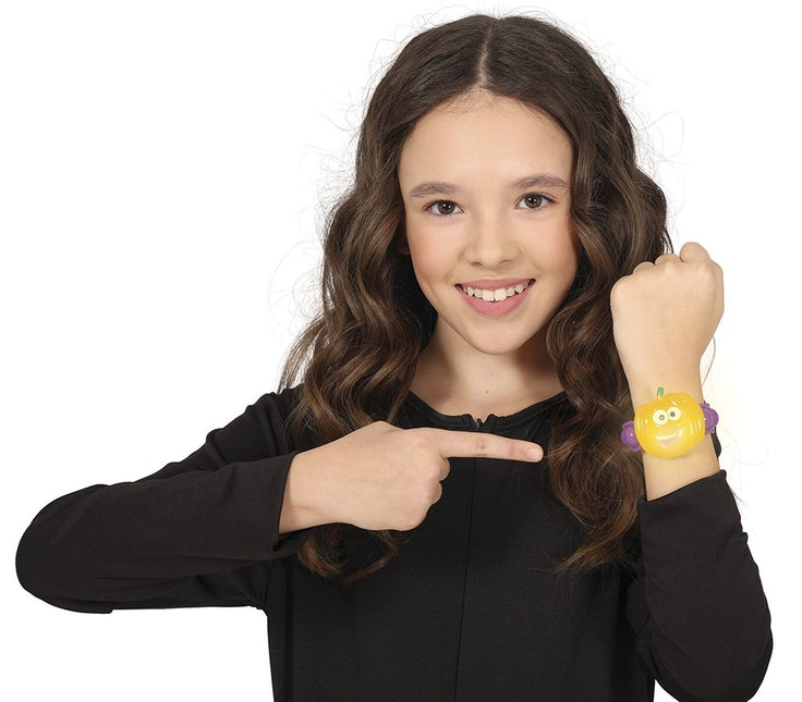 Halloween Armband Pompoen Met Licht 18cm van Fiestas Guirca koop je bij Partywinkel