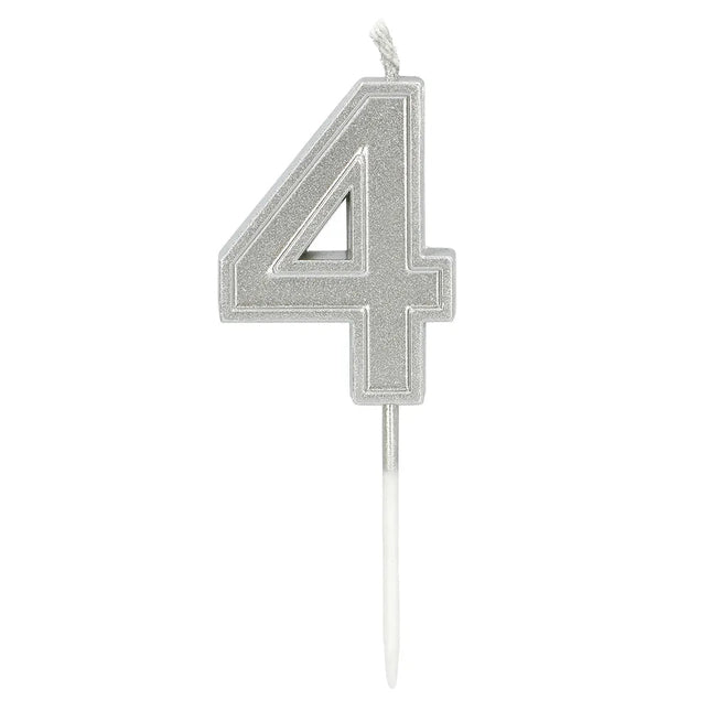 Kaarsje Elegant '4' zilver op prikker (3 x 4,2 x 0,7 cm) van Boland koop je bij Partywinkel