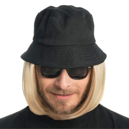 Lorenzo – Blond Haarpruik met Zwarte Bucket Hat van CHAKS koop je bij Partywinkel