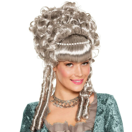 Markiezin Pruik Grijs Krul van Boland koop je bij Partywinkel