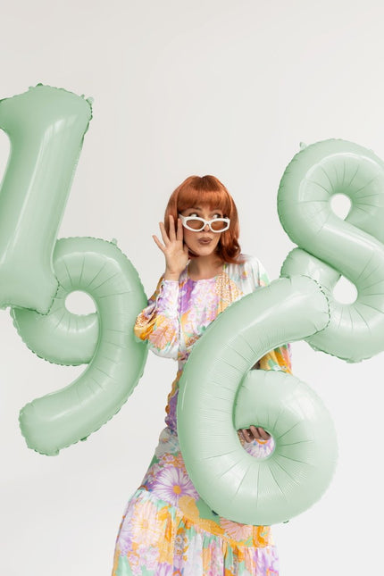 Oranje Pruik Bob Met Een Pony van Partydeco koop je bij Partywinkel