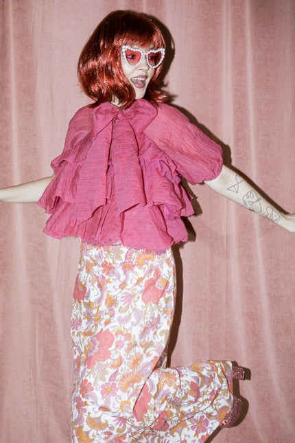 Rode Pruik Bob Met Een Pony van Partydeco koop je bij Partywinkel