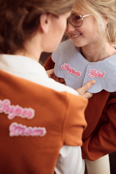 Strijk Embleem Supermom 2st van Partydeco koop je bij Partywinkel