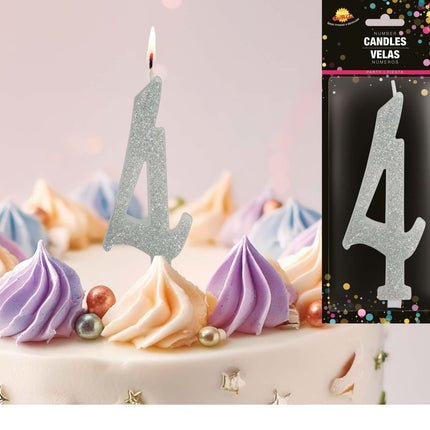 Zilveren Kaars 4 Jaar Glitter 12,5cm van Fiestas Guirca koop je bij Partywinkel