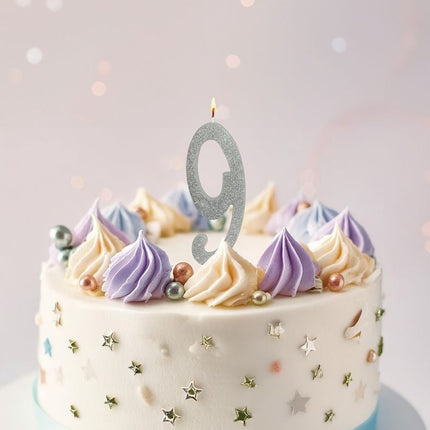 Zilveren Kaars 9 Jaar Glitter 12,5cm van Fiestas Guirca koop je bij Partywinkel