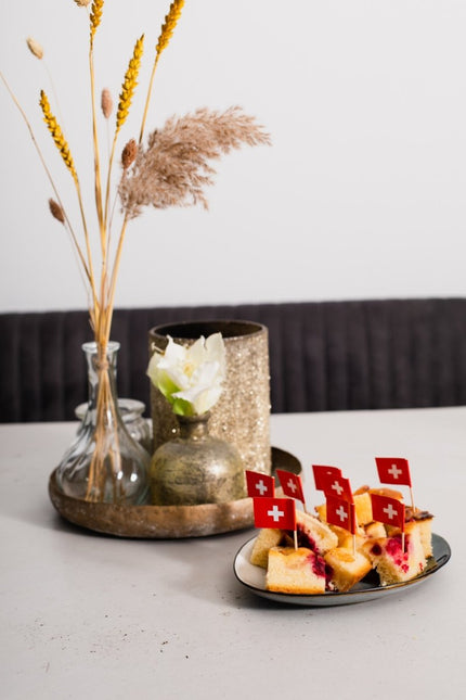 Zwitserland Cocktailprikkers Zwitserland 6cm 50st van WeFiesta koop je bij Partywinkel